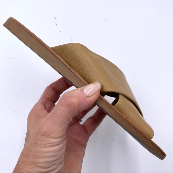 NEW Everlane Light Taupe Tan Leather Day Crossover Sandal in Size 6.5 - Picture 4 of 10